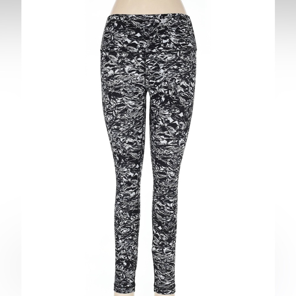 Lululemon Black and White Leggings size 6. NWOT